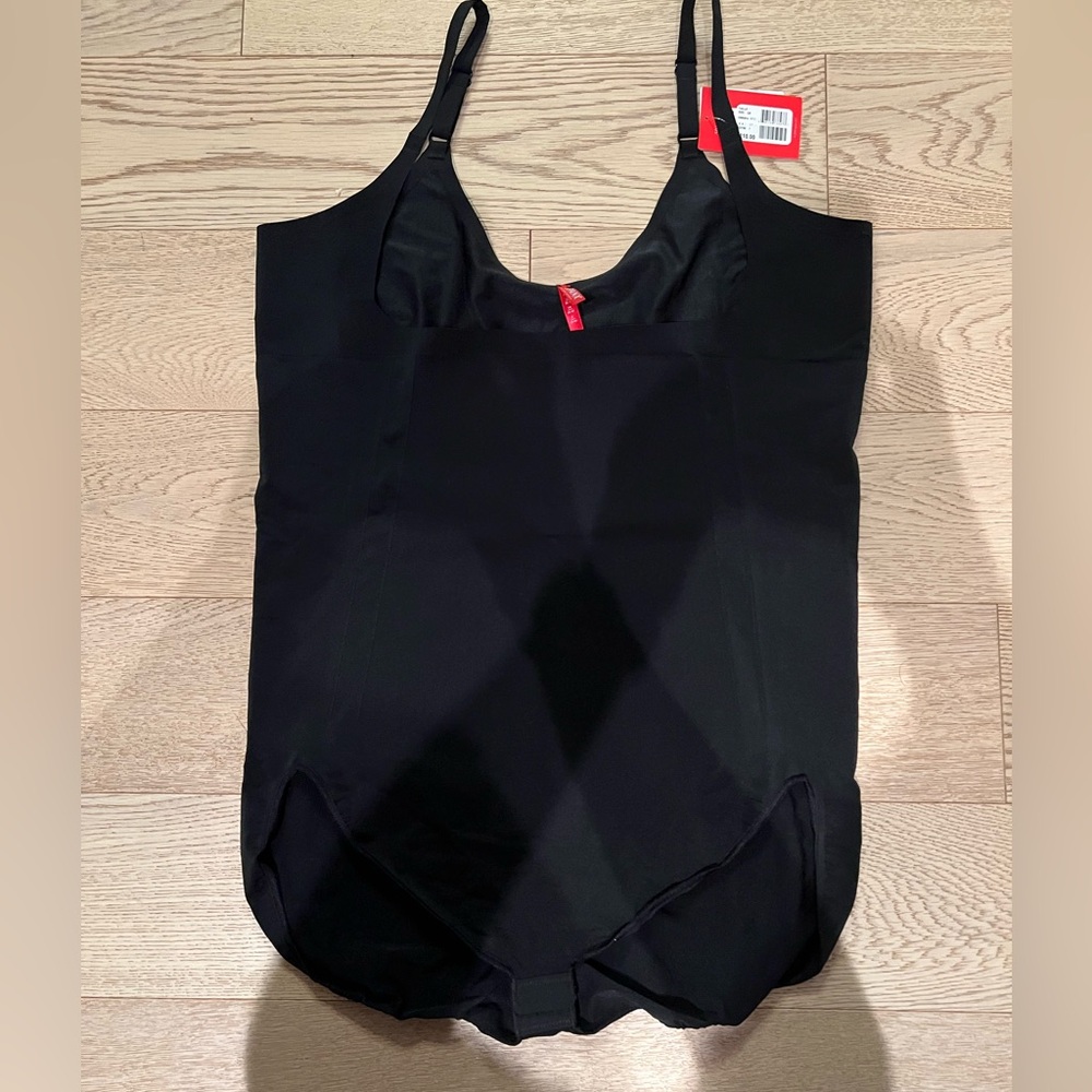 Brand new, with tags Plus Size Spanx Sculpt Body Suit, 3x
